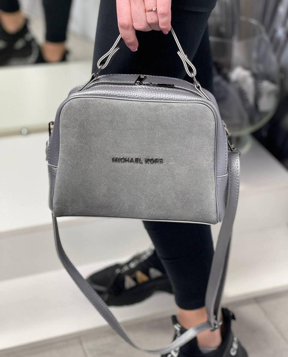 Замшевая женская сумка чемоданчик комбинированная серая натуральная замша+кожзам, Серый
Замшевая женская сумка чемоданчик комбинированная серая натуральная замша+кожзам, Серый