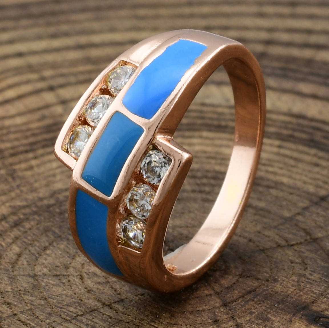 Кольцо Xuping 10353 белые фианиты синяя эмаль позолота РО размер 16
Кольцо Xuping 10353 белые фианиты синяя эмаль позолота РО размер 16