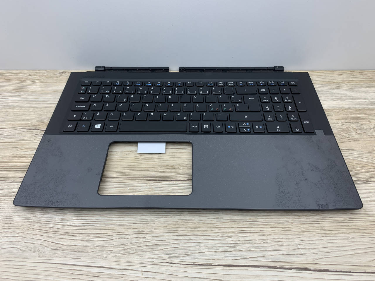 Acer Aspire VN7-592G Корпус C (топкейс с клавиатурой (NORD+подсв), средняя часть) Чёрный Оригинал! нов
Acer Aspire VN7-592G Корпус C (топкейс с клавиатурой (NORD+подсв), средняя часть) Чёрный Оригинал! нов