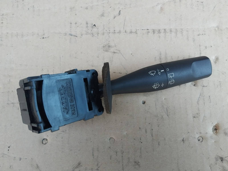 Переключатель дворников Citroen Berlingo 1996-2003 на 9 пин 96049597ZL; 33779502; 337 795 02
Переключатель дворников Citroen Berlingo 1996-2003 на 9 пин 96049597ZL; 33779502; 337 795 02