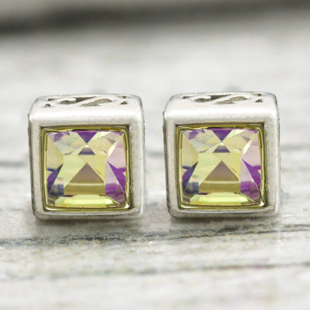 Серьги Xuping с кристаллами Swarovski 93424 размер 5х5 мм цвет блестящий зеленый позолота Белое Золото
Серьги Xuping с кристаллами Swarovski 93424 размер 5х5 мм цвет блестящий зеленый позолота Белое Золото