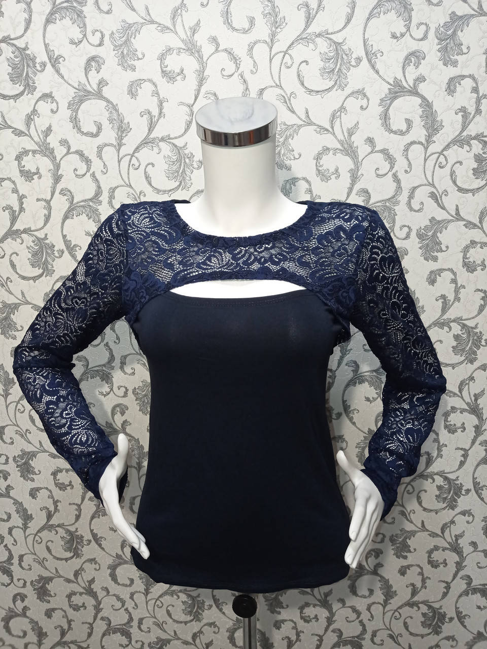 Футболка женская с длинным рукавом с гипюром трикотажная однотонная 48 50, Темно-синий
Футболка женская с длинным рукавом с гипюром трикотажная однотонная 48 50, Темно-синий