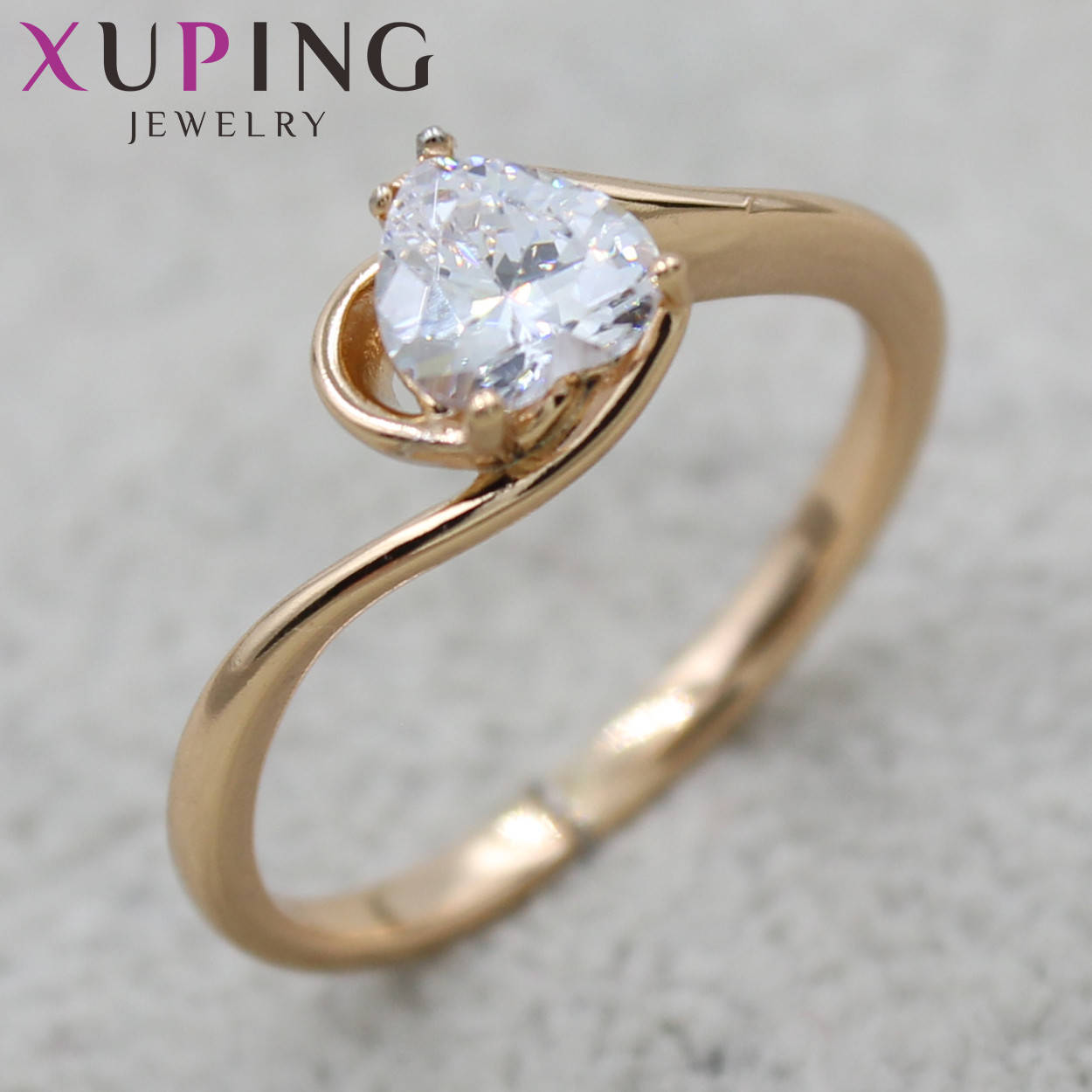 Колечко золотистое тонкое Xuping Jewelry с неровностями с хрустальным камушком медицинское золото 18K
Колечко золотистое тонкое Xuping Jewelry с неровностями с хрустальным камушком медицинское золото 18K