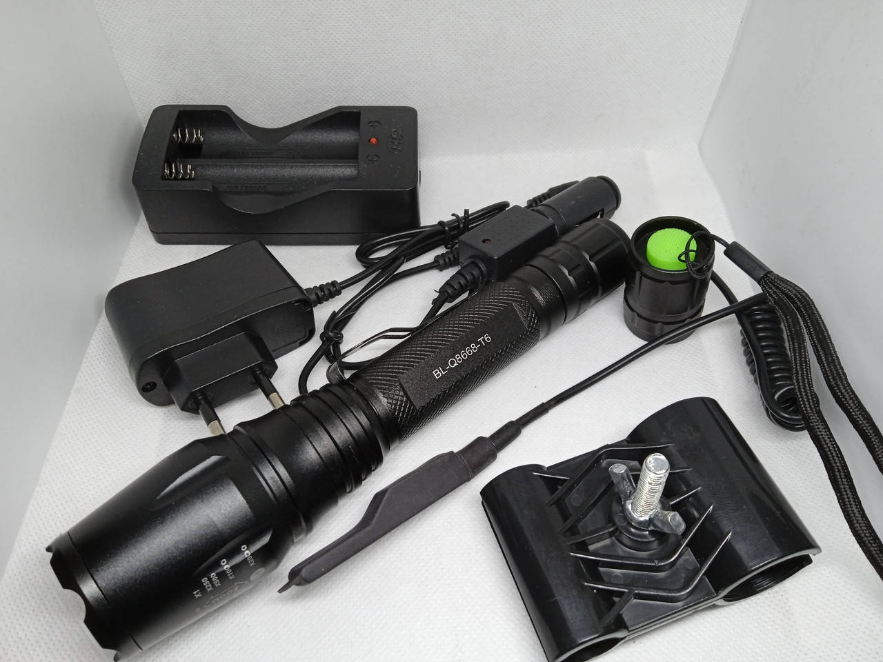 Фонарь Police Q8668 T6,под ружье,вынос.кнопка,2х18650/1х18650,ЗУ 220V/12V,BOX, Черный
Фонарь Police Q8668 T6,под ружье,вынос.кнопка,2х18650/1х18650,ЗУ 220V/12V,BOX, Черный