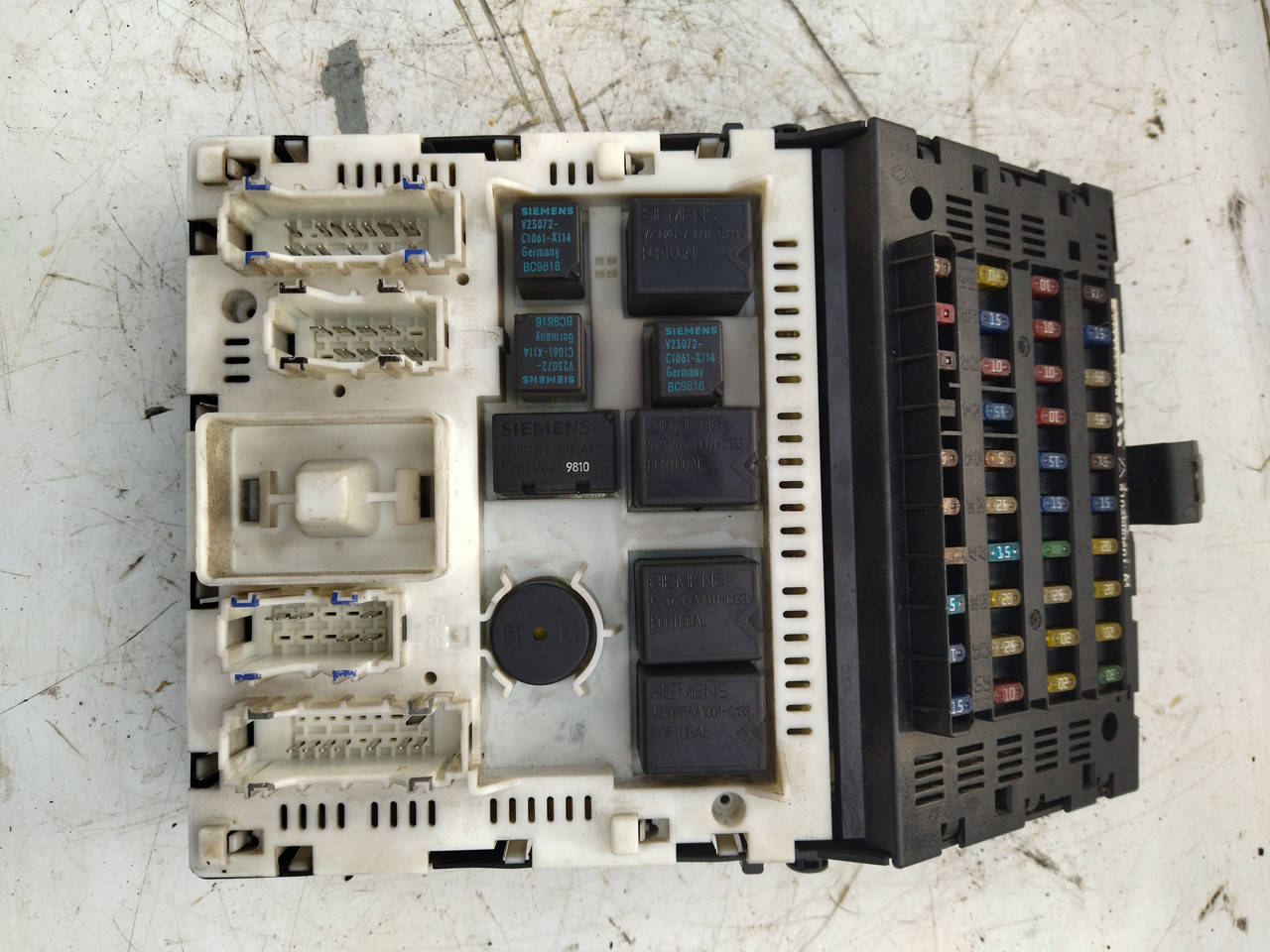 Блок реле предохранителей Рено Сценик 
Блок реле предохранителей Рено Сценик