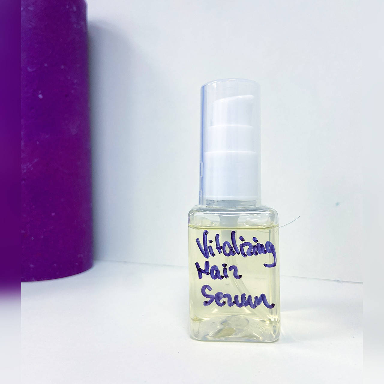 Восстанавливающая сыворотка для волос с протеинами шелка Daeng Gi Meo Ri Vitalizing Hair Serum 30 мл
Восстанавливающая сыворотка для волос с протеинами шелка Daeng Gi Meo Ri Vitalizing Hair Serum 30 мл
