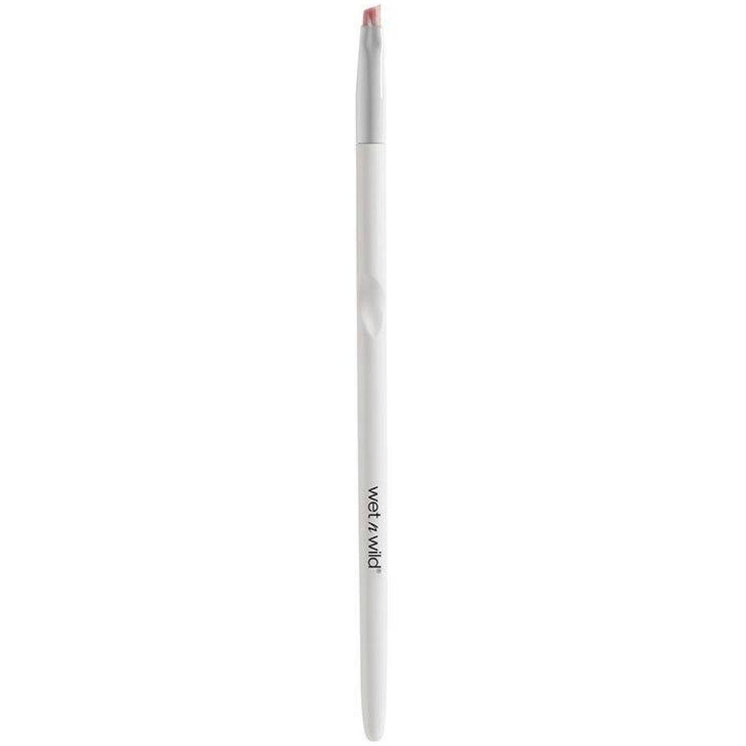Скошенная кисть для подводки Wet n Wild Angled Liner Brush 
Скошенная кисть для подводки Wet n Wild Angled Liner Brush