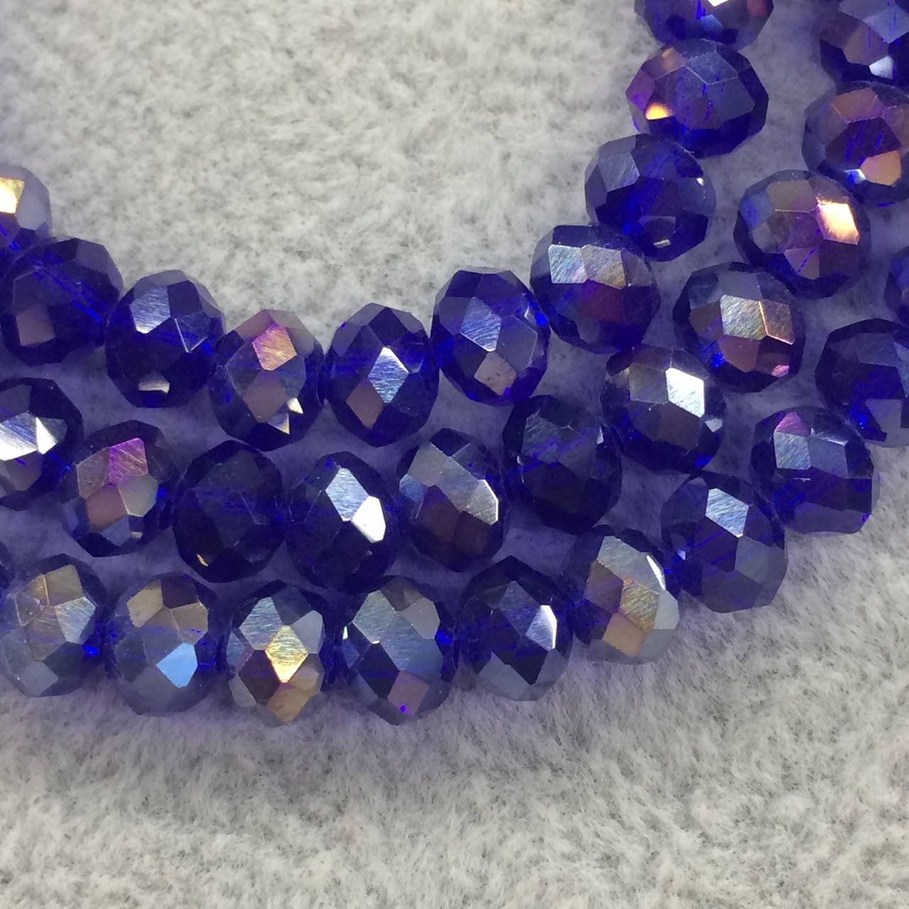 Бусины на нитке Стекло рондель d=6мм цвет синий с переливом (~100 бусин на на нитке)
Бусины на нитке Стекло рондель d=6мм цвет синий с переливом (~100 бусин на на нитке)