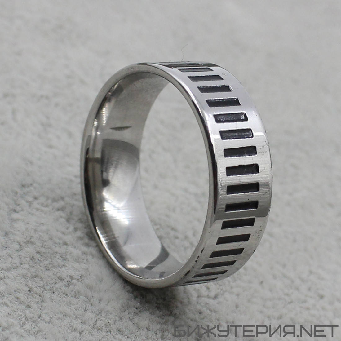Кольцо серебристое из ювелирной медицинской стали от Stainless Steel марка 316 L обстракция
Кольцо серебристое из ювелирной медицинской стали от Stainless Steel марка 316 L обстракция