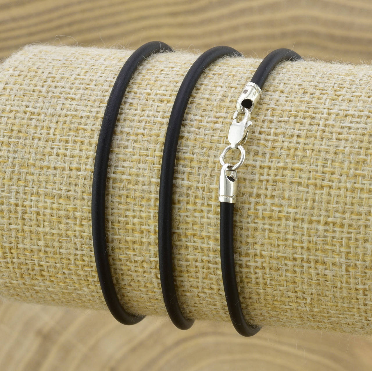 Шнурок каучуковый цвет черный ширина 2.5 мм вес серебра 0.8 г длина 60
Шнурок каучуковый цвет черный ширина 2.5 мм вес серебра 0.8 г длина 60