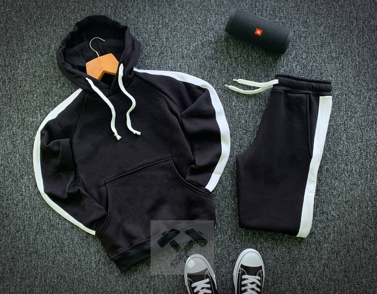 Мужской зимний спортивный костюм с лампасами, Черный
Мужской зимний спортивный костюм с лампасами, Черный