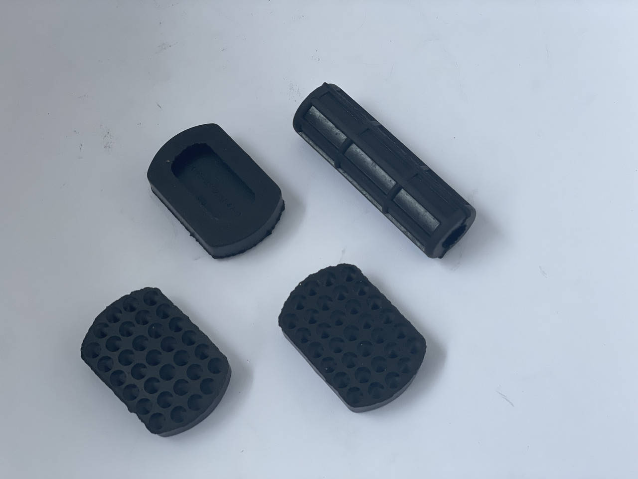 Комплект резинок (подножки, педали тормоза, ножек) МТ, ДНЕПР
Комплект резинок (подножки, педали тормоза, ножек) МТ, ДНЕПР