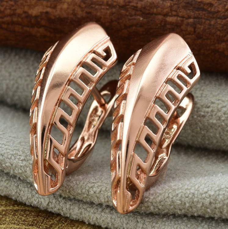 Серьги Xuping 27640 размер 22х9 мм вес 2.4 г позолота РО
Серьги Xuping 27640 размер 22х9 мм вес 2.4 г позолота РО