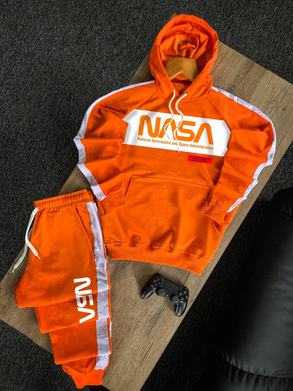 Спортивный костюм мужской Nasa с лампасами черно-оранжевый | Весенний осенний комплект Худи Штаны ТОП качества
Спортивный костюм мужской Nasa с лампасами черно-оранжевый | Весенний осенний комплект Худи Штаны ТОП качества