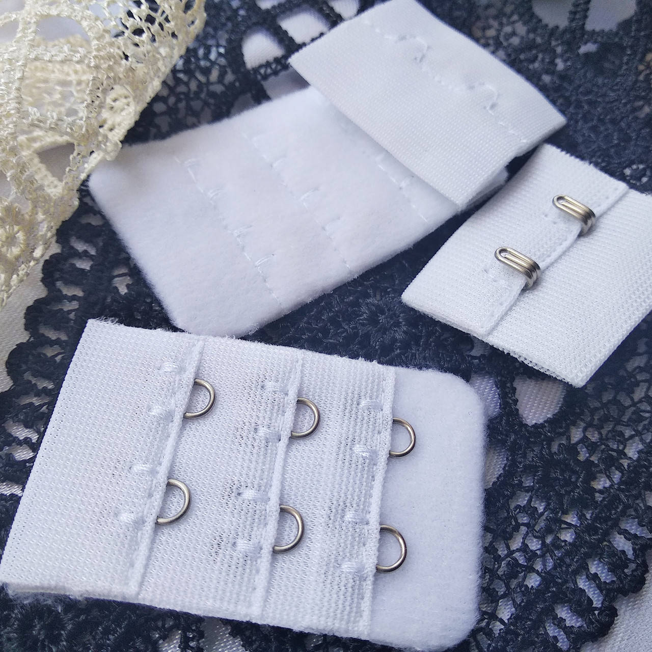 Застібка на 2 гачка шириною 3,8 см, біла, Белый
Застібка на 2 гачка шириною 3,8 см, біла, Белый