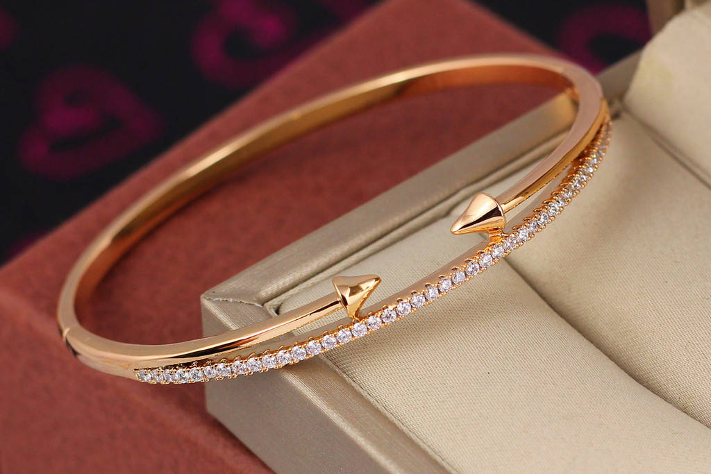 Браслет бэнгл Xuping Jewelry встречные стрелки 60 мм 5 мм на руку 17 см до 19 см золотистый
Браслет бэнгл Xuping Jewelry встречные стрелки 60 мм 5 мм на руку 17 см до 19 см золотистый
