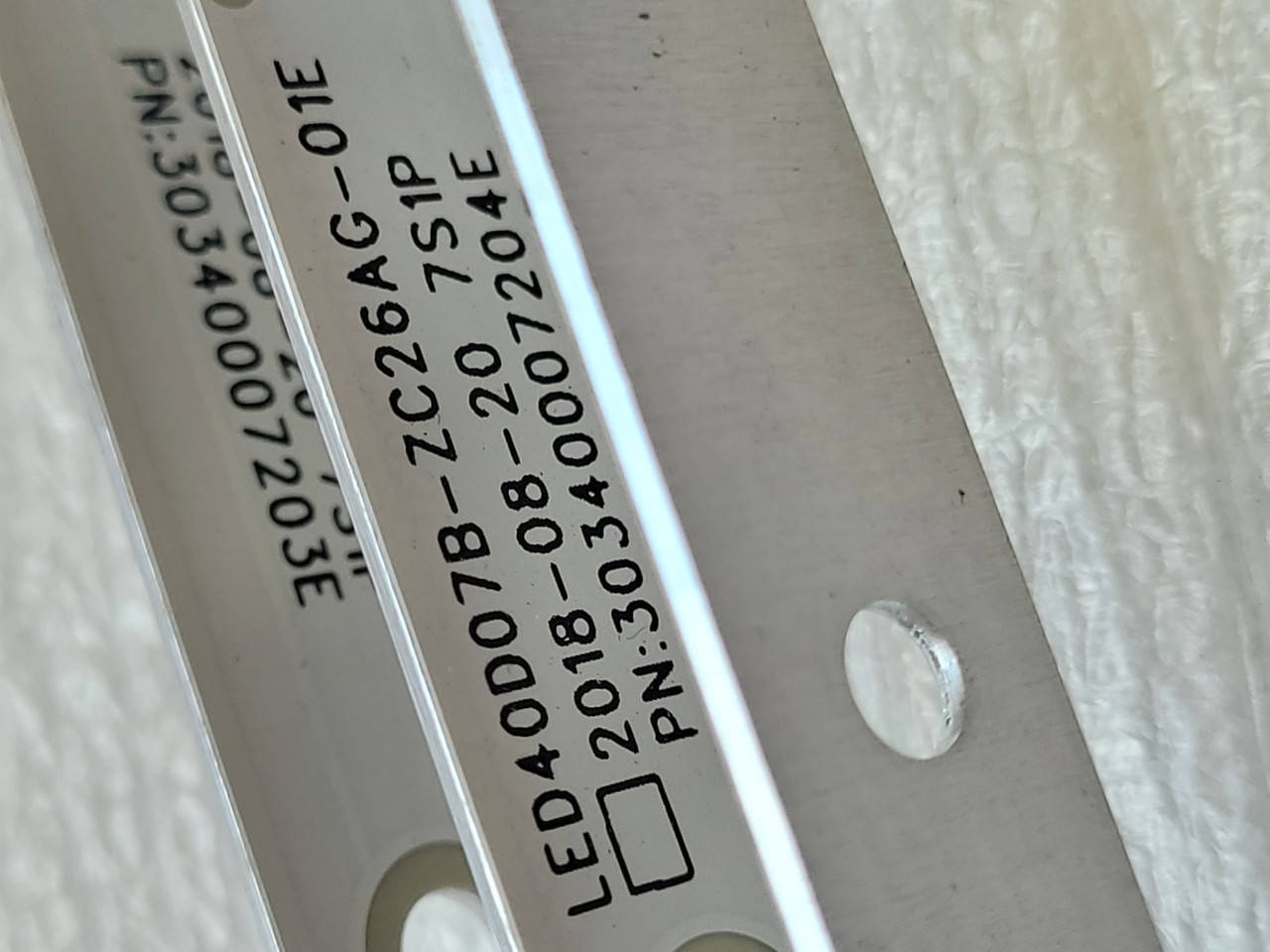 Подсветка led39d07b-zc26ag led39d07a-zc26ag Kivi 40fr50bu 40fb50bu jvc 40mu508 3 планки Новая
Подсветка led39d07b-zc26ag led39d07a-zc26ag Kivi 40fr50bu 40fb50bu jvc 40mu508 3 планки Новая