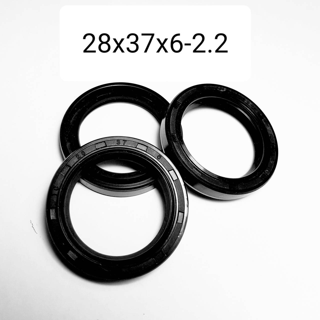 Сальник манжета армированная 28х37х6-2.2,
Сальник манжета армированная 28х37х6-2.2,