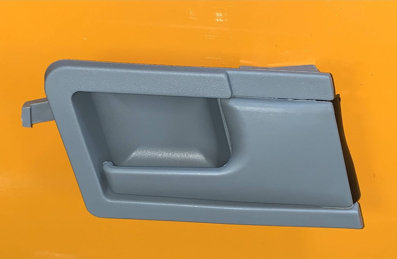 Ручка двери внутренняя передняя правая VW transporter t 4 Фольксваген транспортер т 4 KEMP 77647448
Ручка двери внутренняя передняя правая VW transporter t 4 Фольксваген транспортер т 4 KEMP 77647448