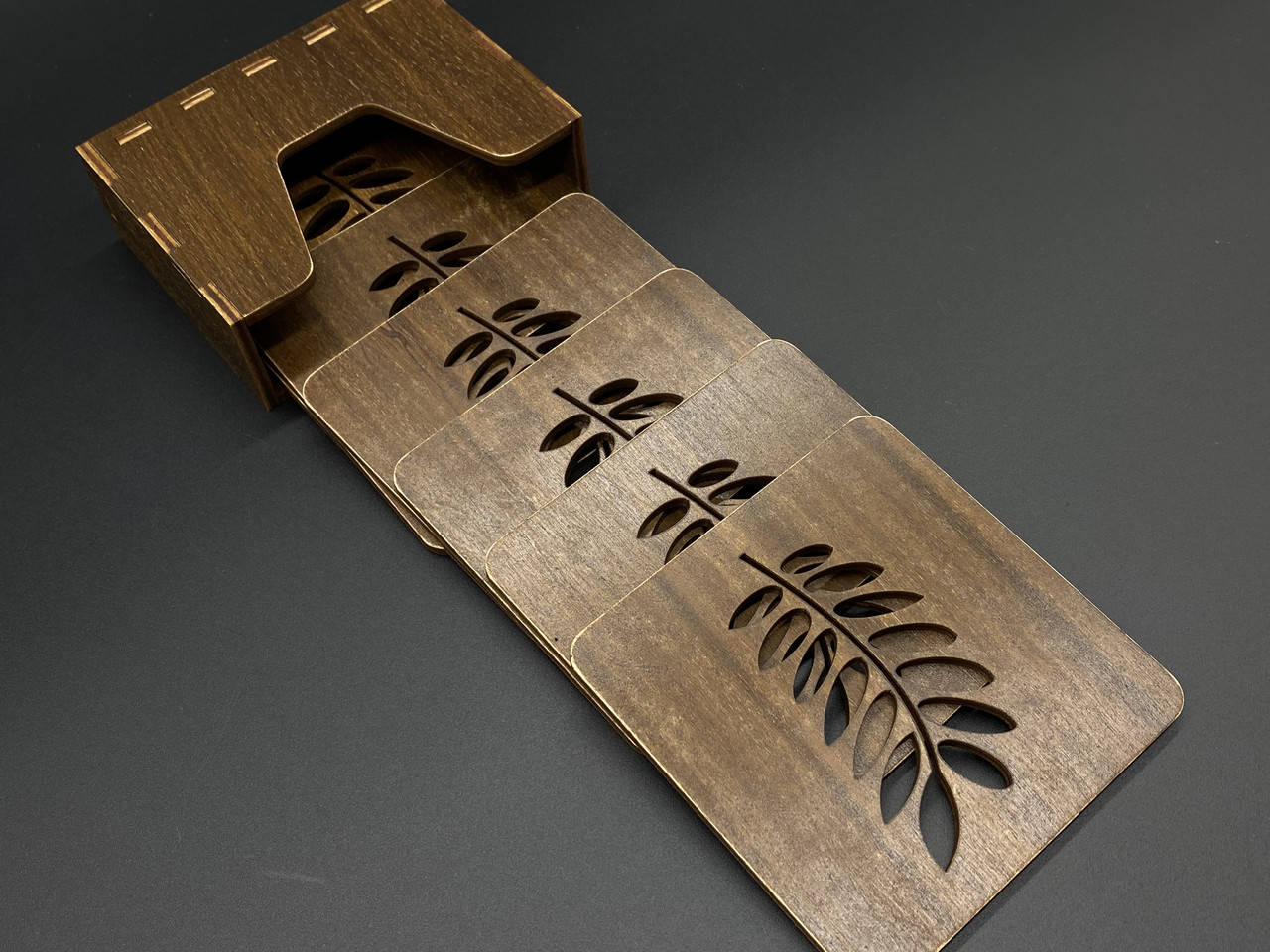 Подставки под горячее в коробочке. Комплект 6шт. Тонированые. 10х11см, Коричневый 
Подставки под горячее в коробочке. Комплект 6шт. Тонированые. 10х11см, Коричневый