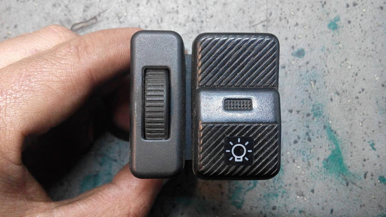 Блок управления освещением Volkswagen Polo 10пин 1983-1994 года
Блок управления освещением Volkswagen Polo 10пин 1983-1994 года