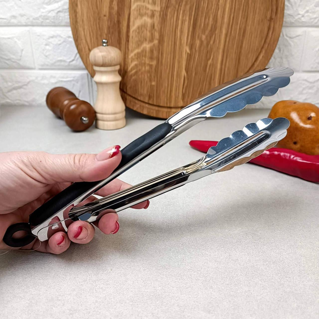 Щипцы кухонные 23 см из нержавеющей стали с силиконовыми вставками
Щипцы кухонные 23 см из нержавеющей стали с силиконовыми вставками