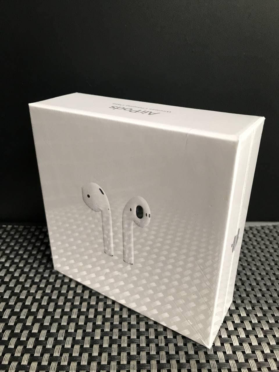 Оригинальные Беспроводные наушники Apple AirPods 2 - го поколения с беспроводной зарядкой! Эпл Аирподс 2, Белый
Оригинальные Беспроводные наушники Apple AirPods 2 - го поколения с беспроводной зарядкой! Эпл Аирподс 2, Белый
