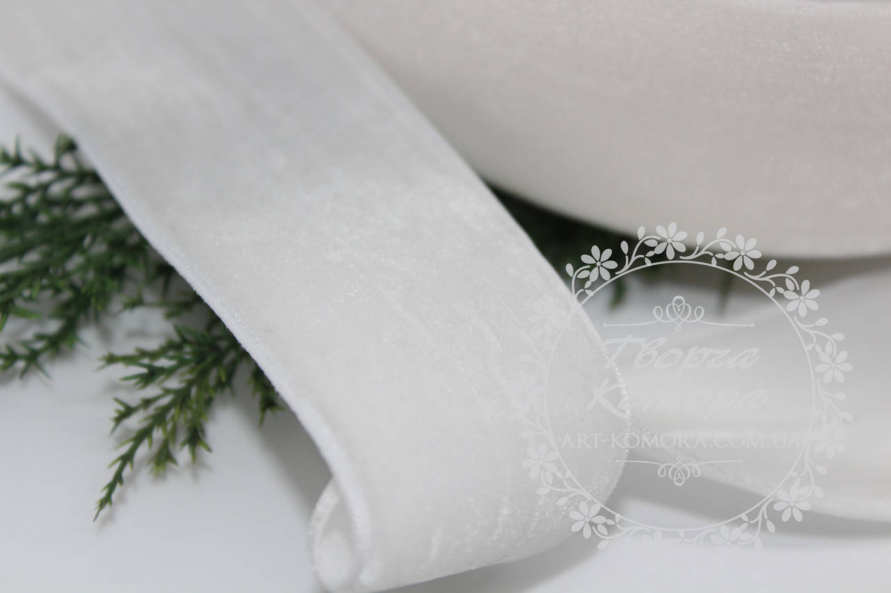 Лента велюровая (бархатная) айвори, 4 см
Лента велюровая (бархатная) айвори, 4 см