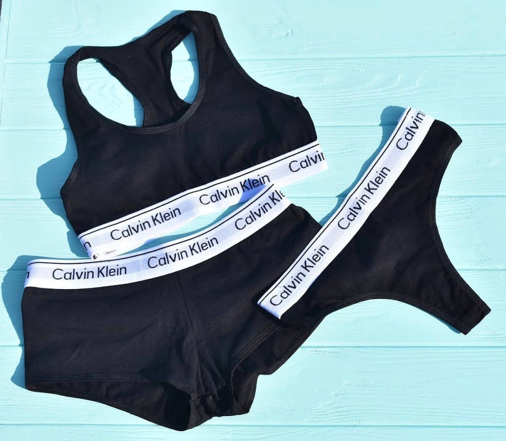 Бельё женское Calvin Klein, набор (топ, стринги, шортики), цвет - черный, код KH-1203-2 XL
Бельё женское Calvin Klein, набор (топ, стринги, шортики), цвет - черный, код KH-1203-2 XL