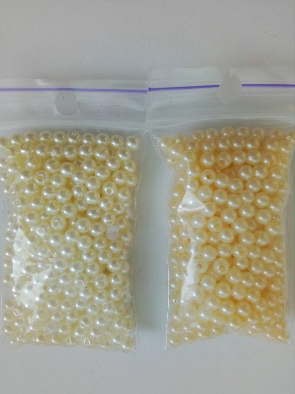 Бусины перламутровые №4 10г молочный тёмный (справа)