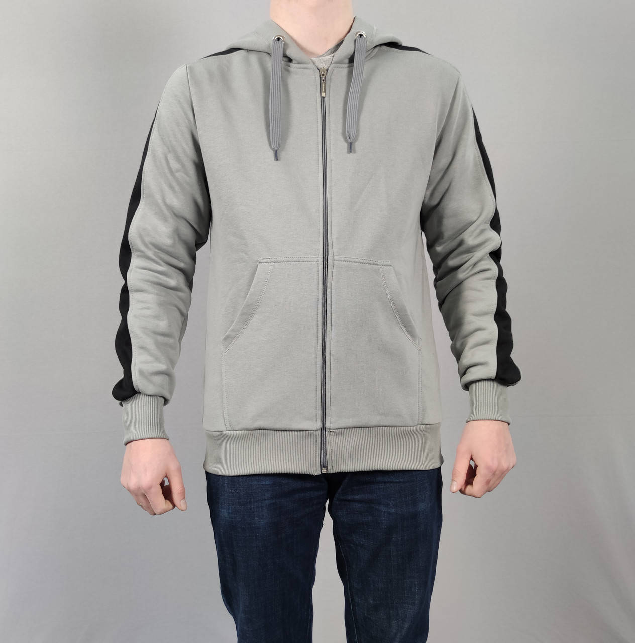 Толстовка серая с черными полосами мужская, Серый
Толстовка серая с черными полосами мужская, Серый