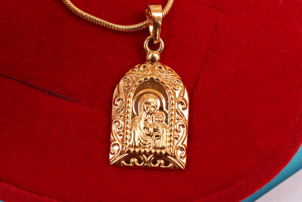 Ладанка Xuping Jewelry арка с вензельной окантовкой дева Мария с ребенком 2 см золотистая
Ладанка Xuping Jewelry арка с вензельной окантовкой дева Мария с ребенком 2 см золотистая