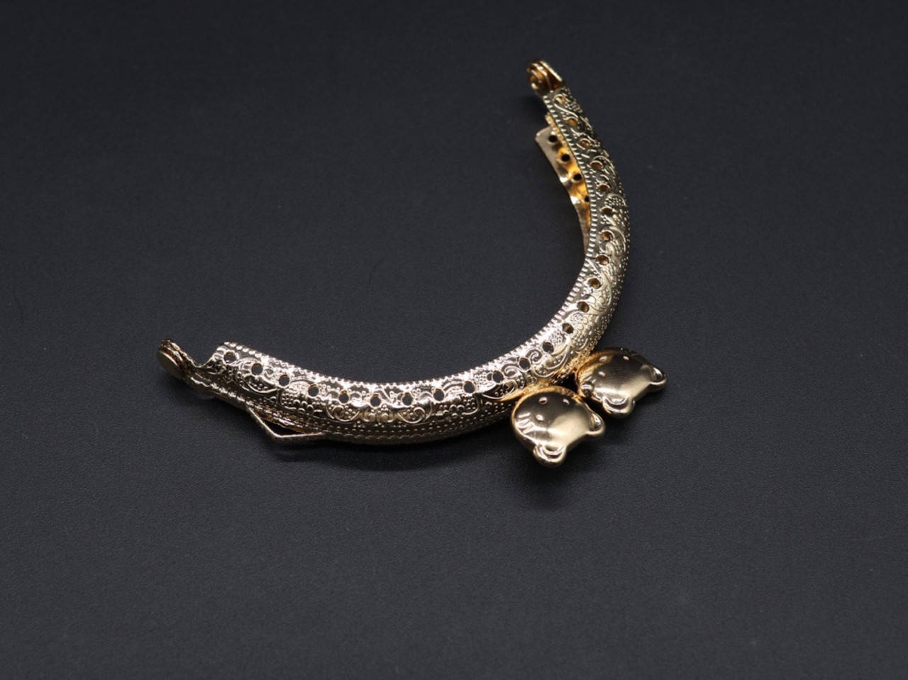 Фермуар. Цвет "золото". 8.5см.
Фермуар. Цвет "золото". 8.5см.