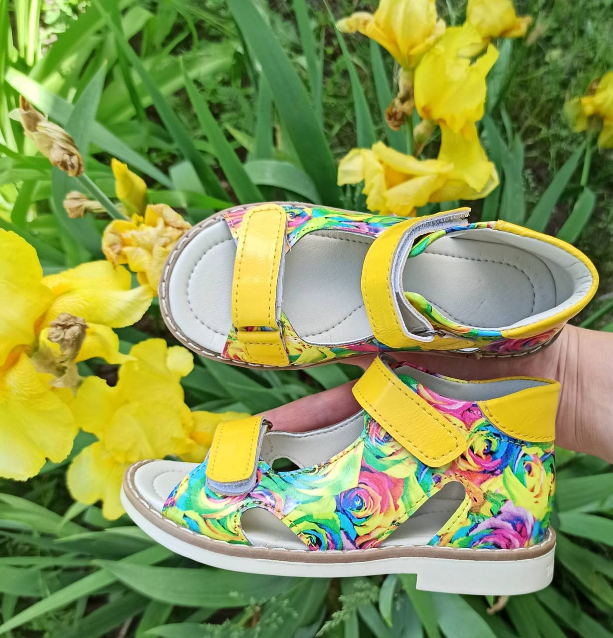 Детские ортопедические босоножки цветные из натурального лака с желтыми липучками р.22-36., Желтый
Детские ортопедические босоножки цветные из натурального лака с желтыми липучками р.22-36., Желтый