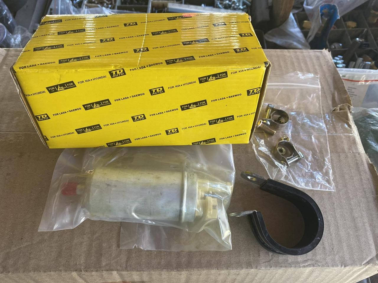 Электробензонасос низкого давления для карбюраторных авто TD Auto 
Электробензонасос низкого давления для карбюраторных авто TD Auto