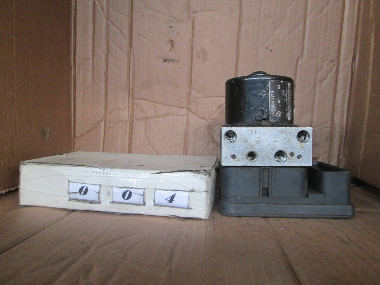 №4 Б/у Блок управления ABS 1C0907379C 1J0614117E для VW Golf IV Bora Octavia Toledo II 1997-2004
№4 Б/у Блок управления ABS 1C0907379C 1J0614117E для VW Golf IV Bora Octavia Toledo II 1997-2004