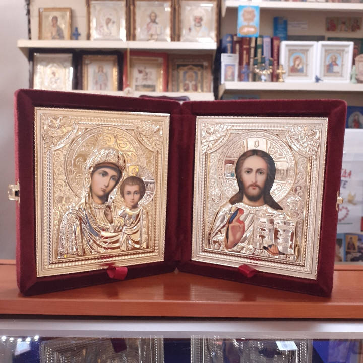 Складень бархатный 36×21 см в золотистой ризе с вынимающимися ликами 
Складень бархатный 36×21 см в золотистой ризе с вынимающимися ликами