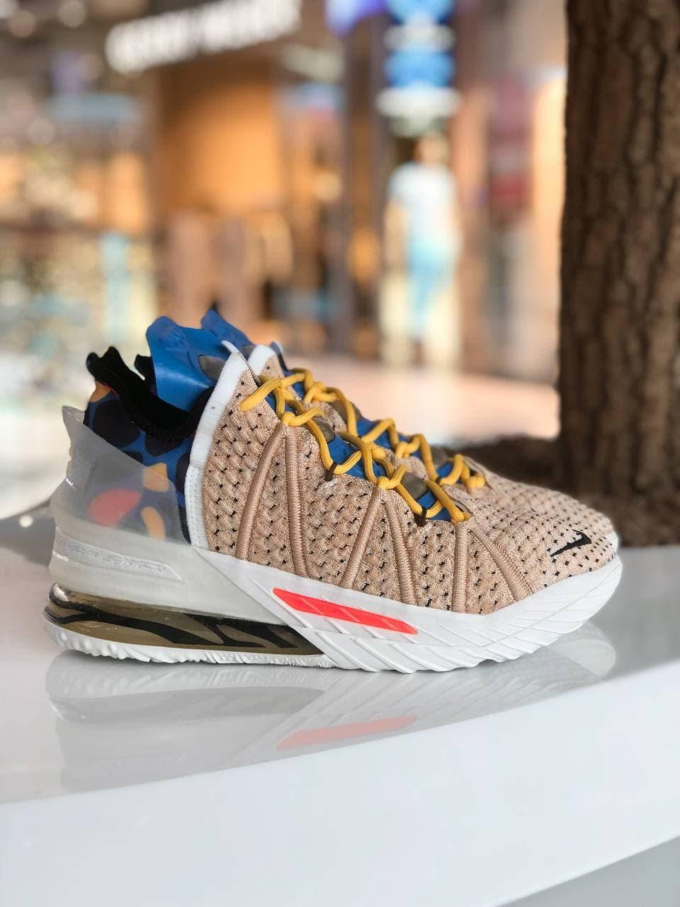 Кроссовки мужские Nike LeBron 18 42
Кроссовки мужские Nike LeBron 18 42