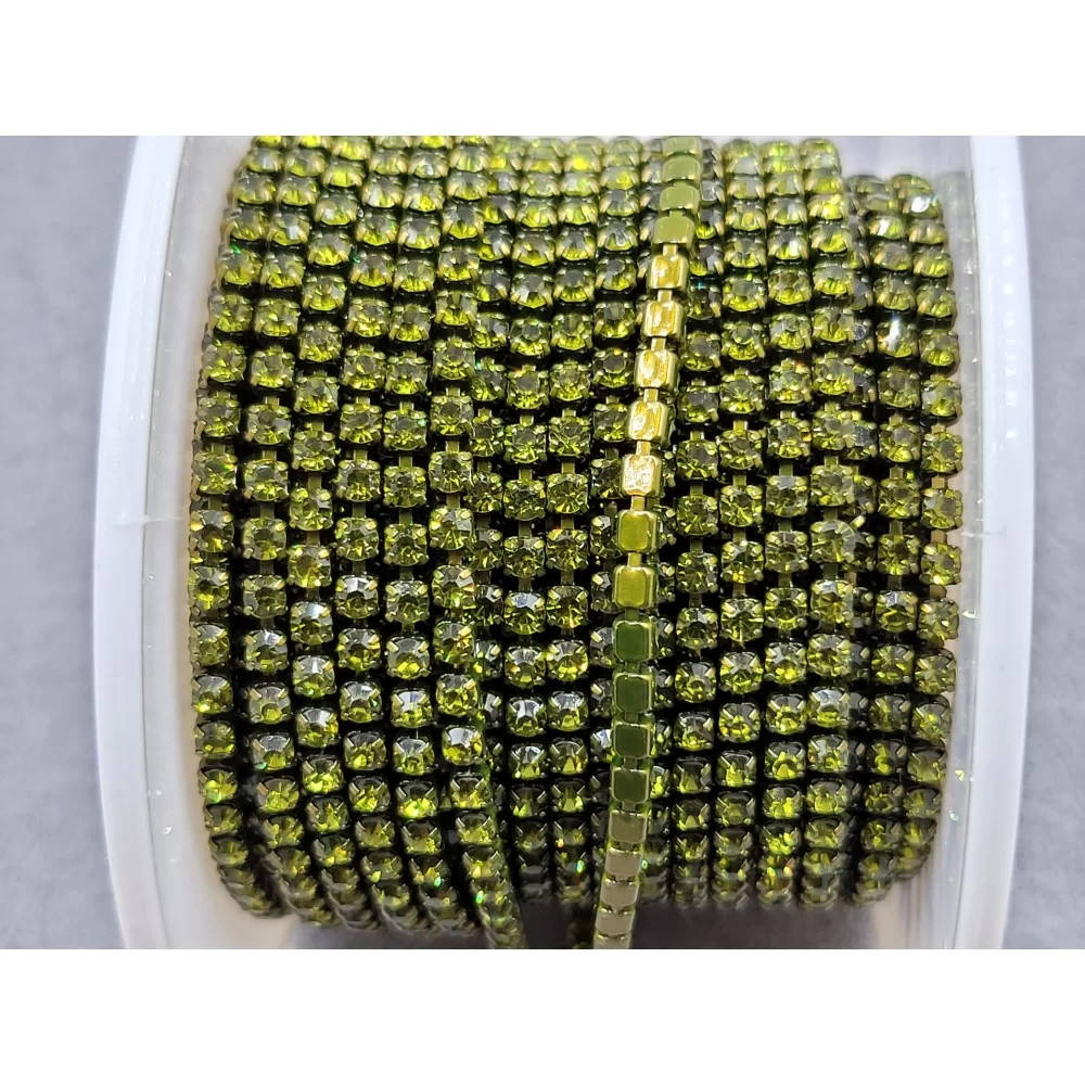 Стразовая цепочка плотная, цвет оливковый, оправа под цвет страз, размер ss6 (2 mm) 1м.
Стразовая цепочка плотная, цвет оливковый, оправа под цвет страз, размер ss6 (2 mm) 1м.