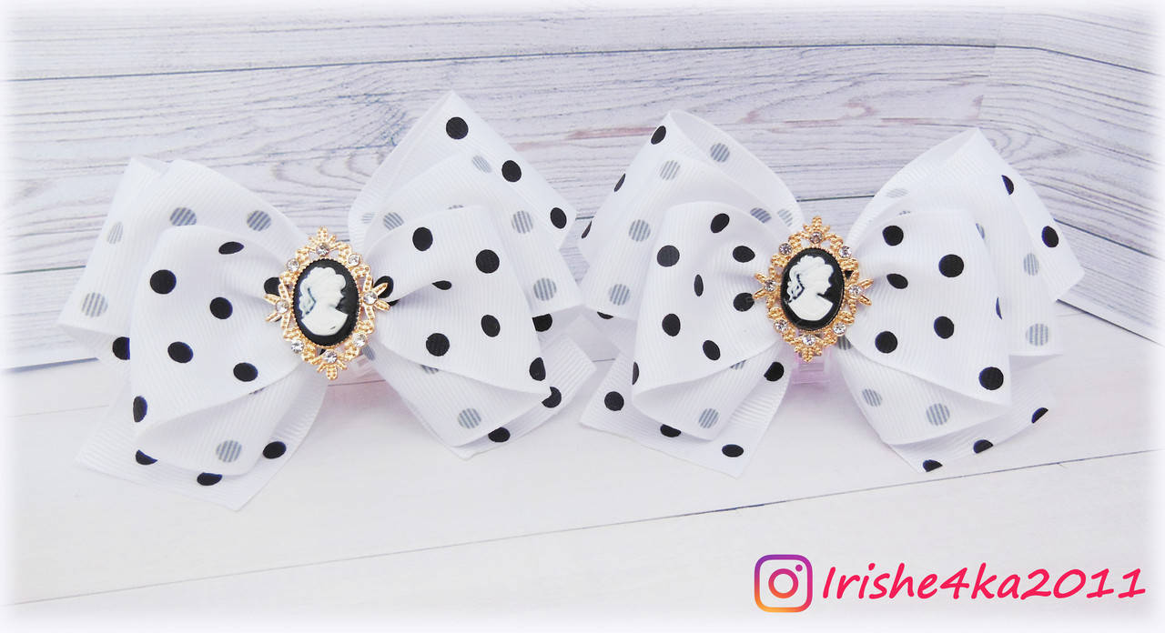 Школьный белый бант на заколке (резинке)
Школьный белый бант на заколке (резинке)