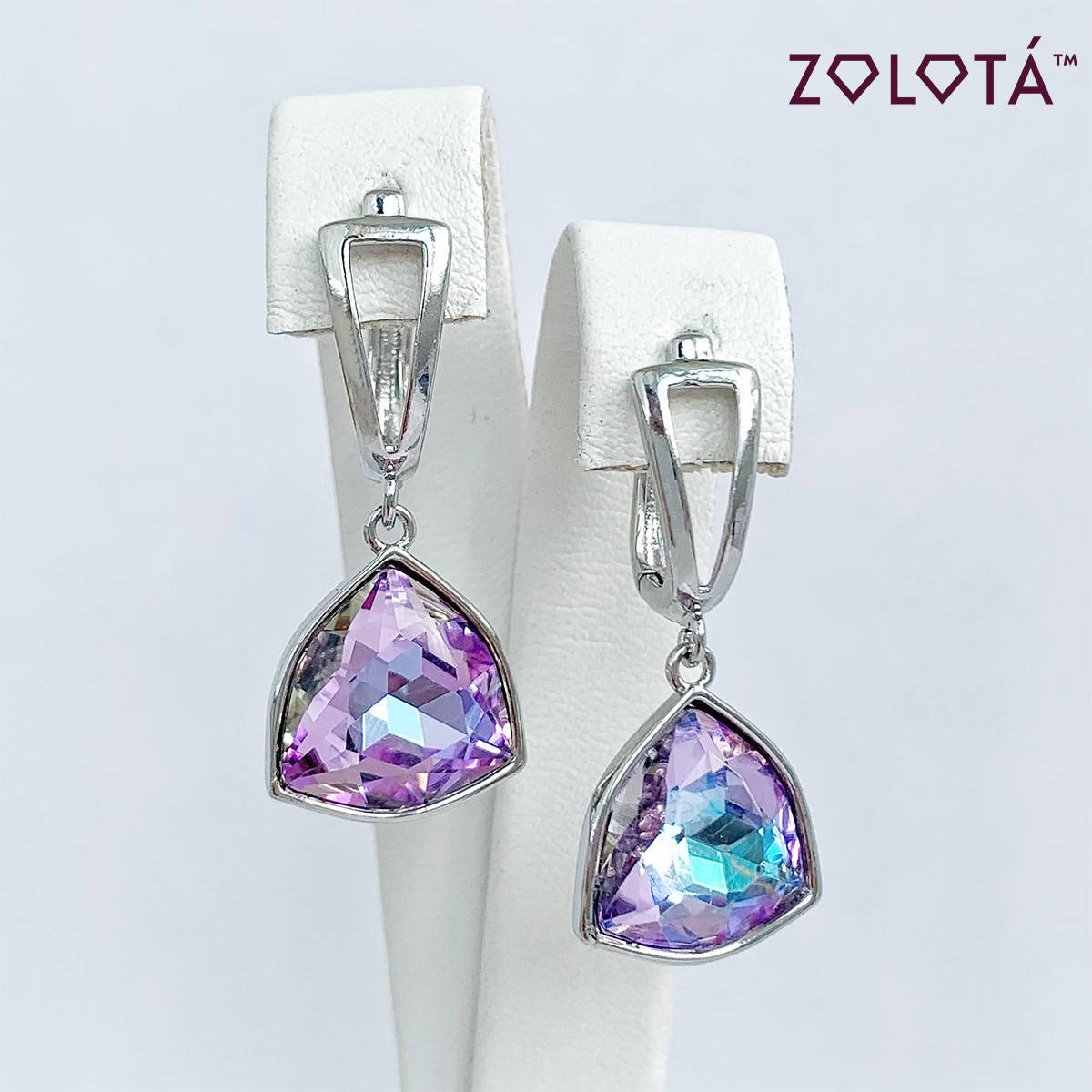 Серьги Zolota, размер 33х14 мм, кристаллы Swarovski сиренево-голубого цвета, вес 6 г, родий, ЗЛ01631 (1)
Серьги Zolota, размер 33х14 мм, кристаллы Swarovski сиренево-голубого цвета, вес 6 г, родий, ЗЛ01631 (1)