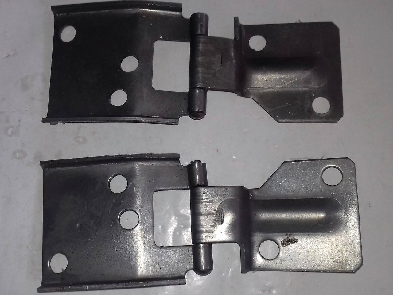 Петли капота Ваз 2107 (к-кт 2шт)
Петли капота Ваз 2107 (к-кт 2шт)