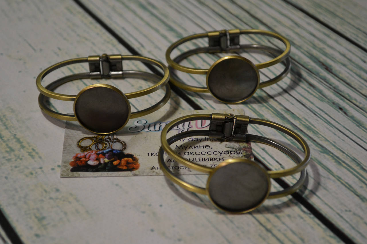 Заготовка для оформления вышивки "Браслет" пружинный, цвет - бронза
Заготовка для оформления вышивки "Браслет" пружинный, цвет - бронза