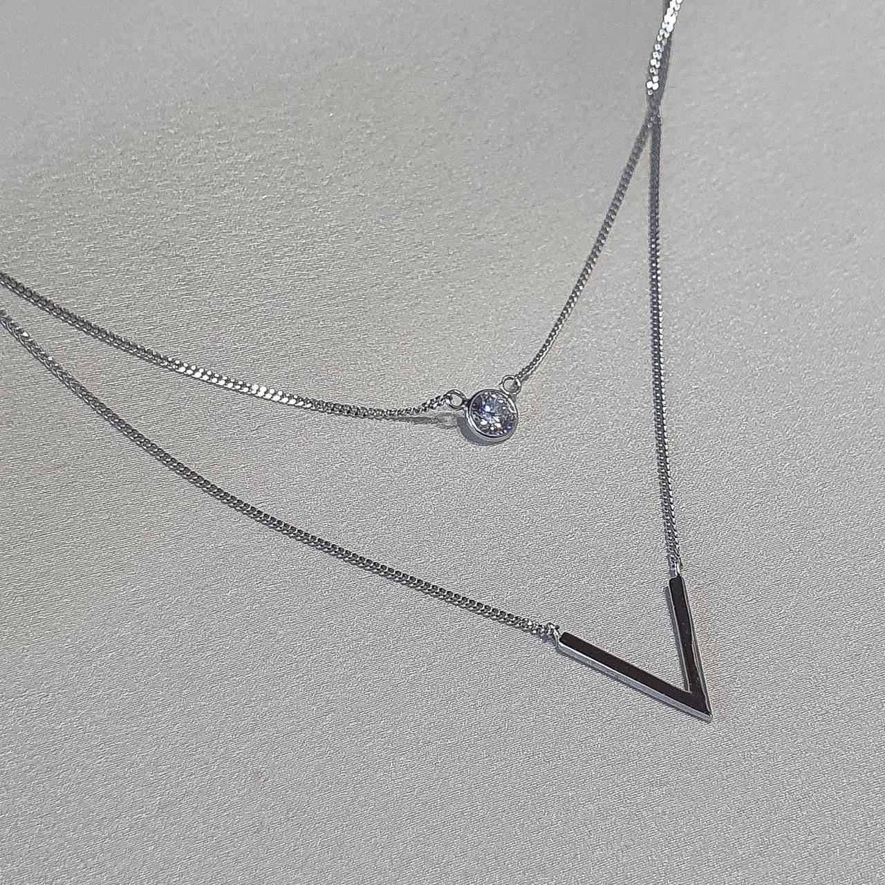 Колье двойное серебряное с уголком и камешком 925° 
Колье двойное серебряное с уголком и камешком 925°