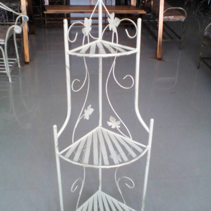 Кованая этажерка угловая бежевая прованс 
Кованая этажерка угловая бежевая прованс