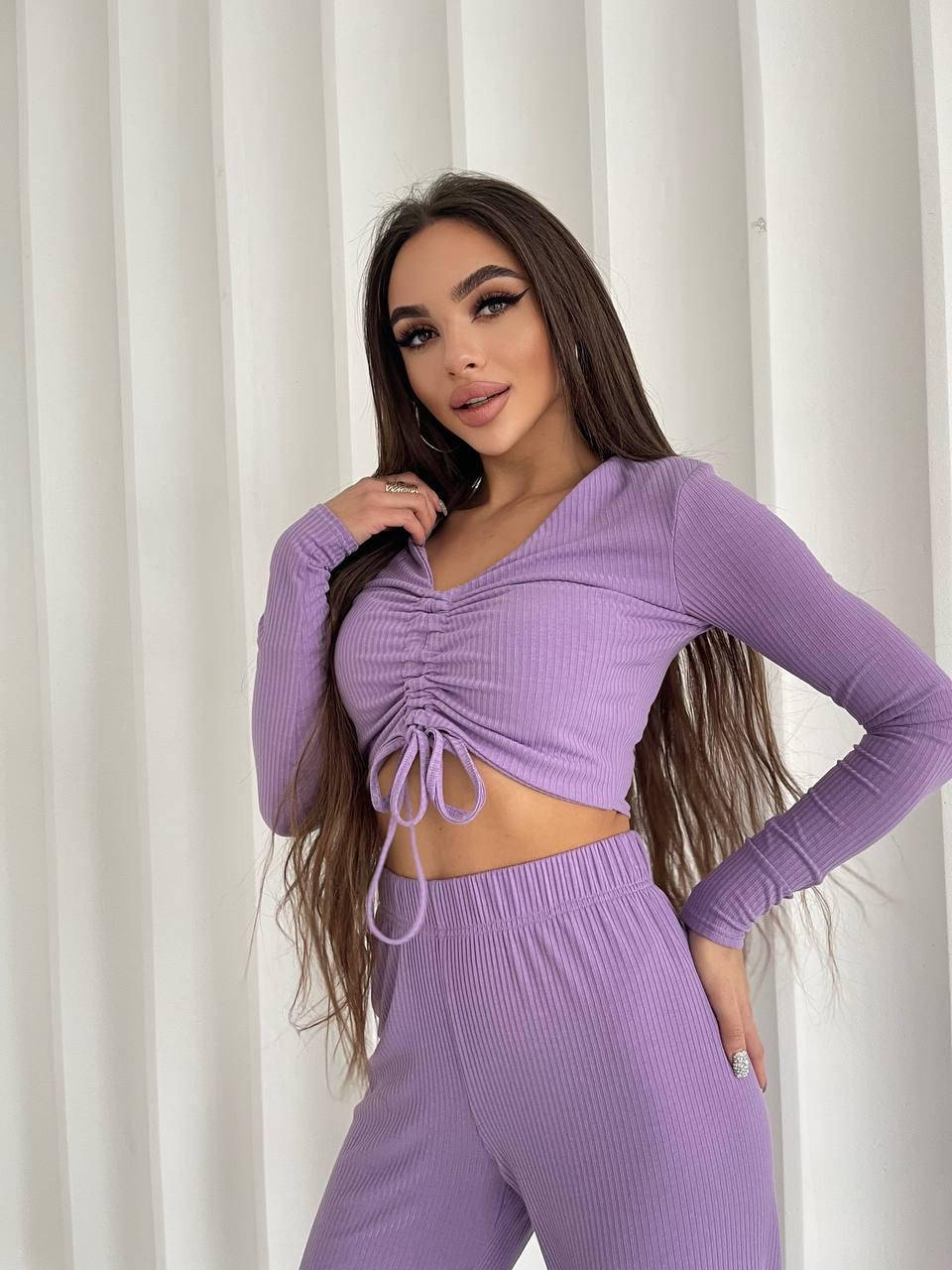 Женский брючный костюм с топом с драпировкой пудра 
Женский брючный костюм с топом с драпировкой пудра