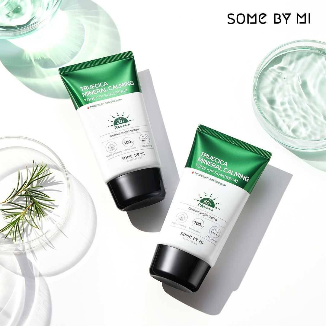 Успокаивающий солнцезащитный крем Some By Mi Truecica Mineral Calming Tone Up Suncream 50PA +++
Успокаивающий солнцезащитный крем Some By Mi Truecica Mineral Calming Tone Up Suncream 50PA +++