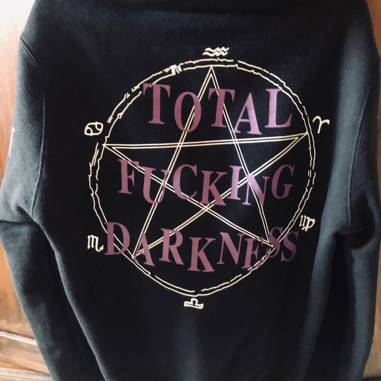 Толстовка черная Vetements Total Darkness | Худи Vetemens | Кенгуру Ветеменс XXL, 54, Весна/осень, Разные цвета
Толстовка черная Vetements Total Darkness | Худи Vetemens | Кенгуру Ветеменс XXL, 54, Весна/осень, Разные цвета