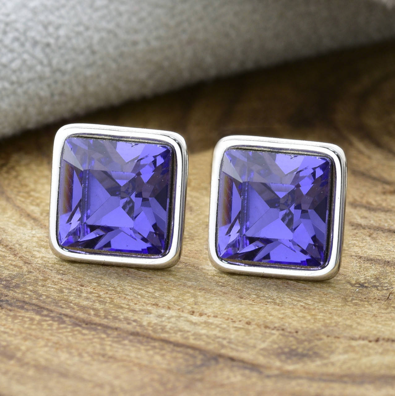 Серьги Xuping с кристаллами Swarovski 21402 размер 7х7 мм цвет танзанит позолота Белое Золото
Серьги Xuping с кристаллами Swarovski 21402 размер 7х7 мм цвет танзанит позолота Белое Золото