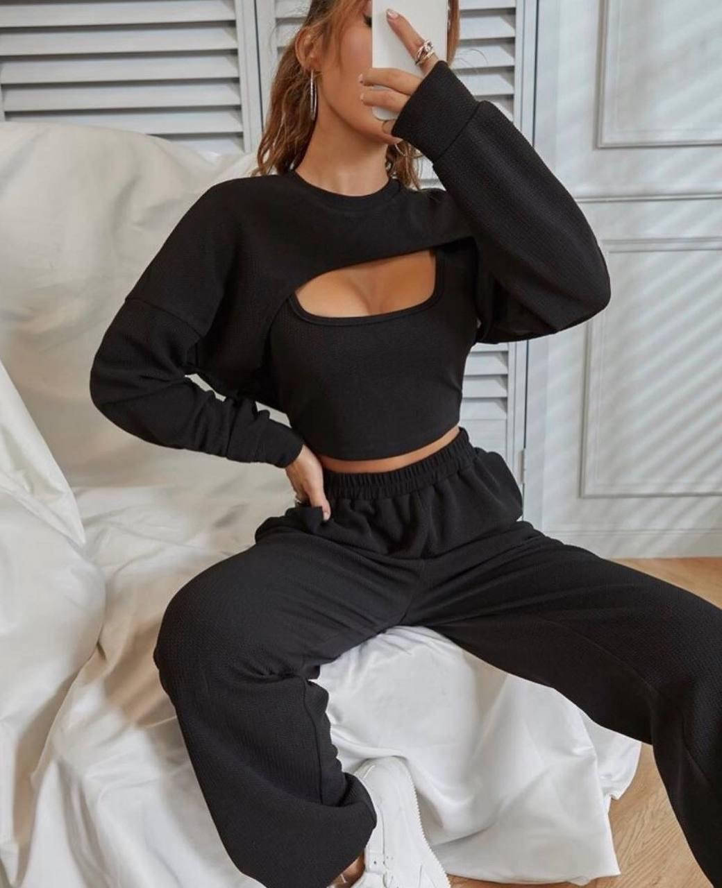 Стильный костюм тройка р: 42-46, Черный
Стильный костюм тройка р: 42-46, Черный